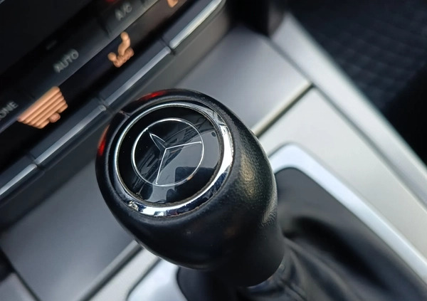 Mercedes-Benz Klasa E cena 40900 przebieg: 242000, rok produkcji 2011 z Nidzica małe 704